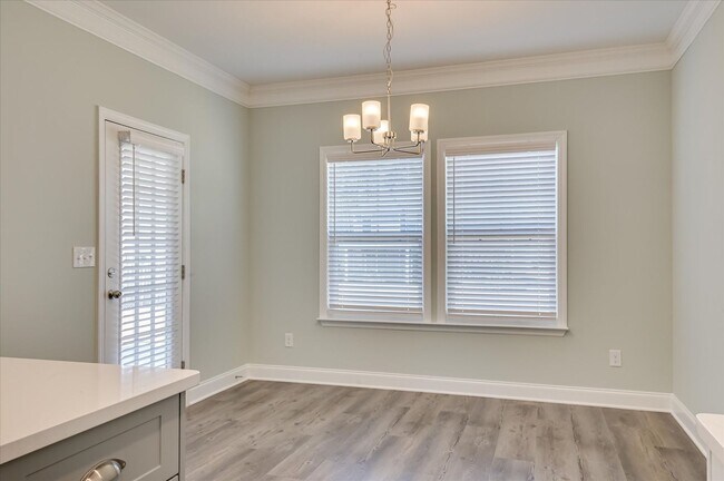 Building Photo - 705 Navan Ln