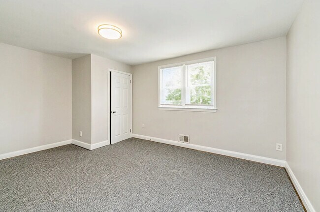 Building Photo - 3 Bedroom OPPORTUNITY AREA