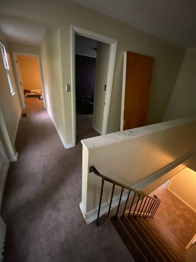 Building Photo - AVAILABLE MAY 2026 - Check out this 2 Bedroom Home w/ Garage in Duquesne Heights!