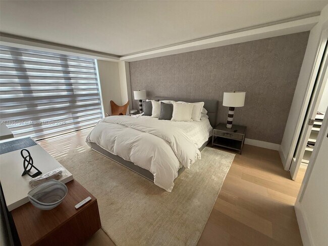 Building Photo - 1450 Brickell Bay Dr