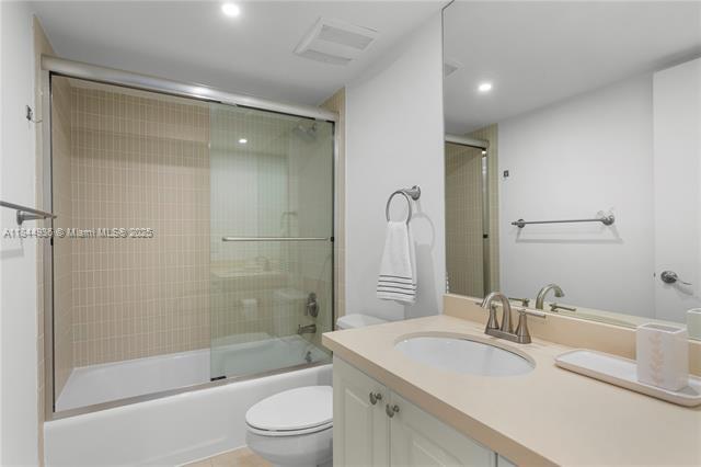 Building Photo - 520 Brickell Key Dr