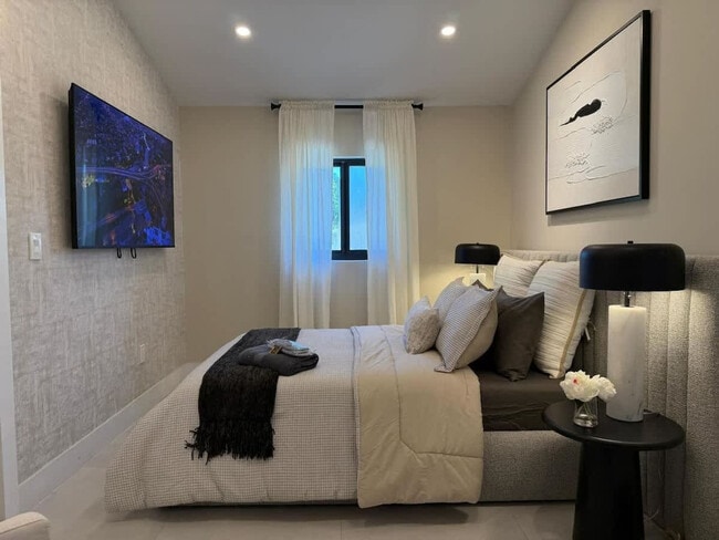 Building Photo - 400 NW 45th St