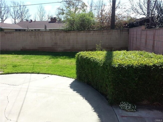 Building Photo - 542 E Adams Ave