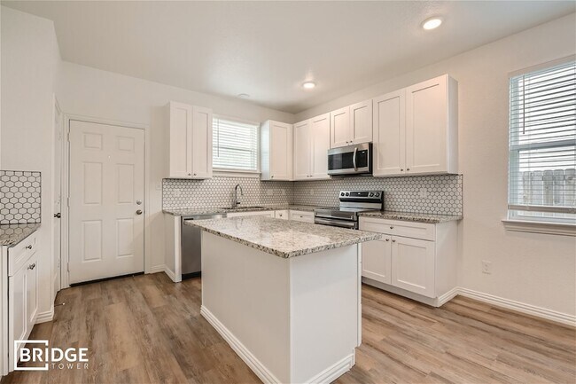 Building Photo - 5501 Wynwood Dr
