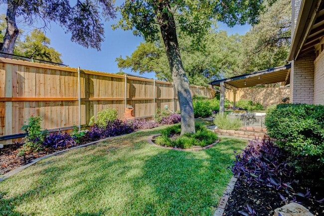 Building Photo - 2713 Bryonhall Dr