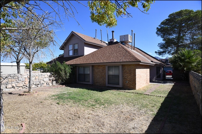 Building Photo - 813 Knorr Pl