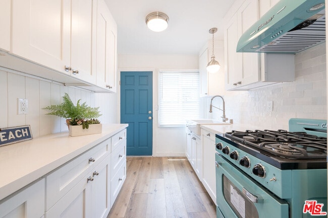 Building Photo - 314 N Venice Blvd