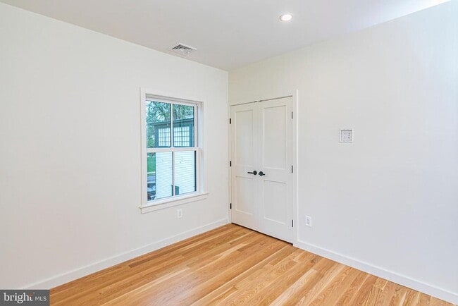 Building Photo - 22 Dickinson St