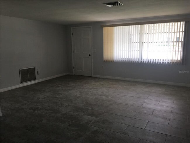 Building Photo - 3633 Cockatoo Dr