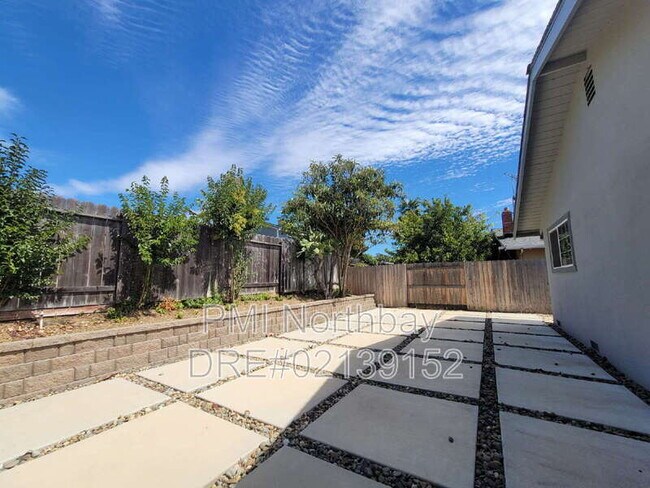 Building Photo - 2506 Hastings Way