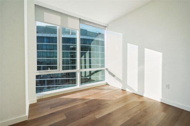 Building Photo - 50 Clinton Pl