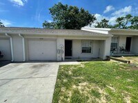 Building Photo - 2/2 Villa with a One-car garage in Dade City!