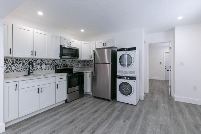 Building Photo - 6125 SW 40th Ct