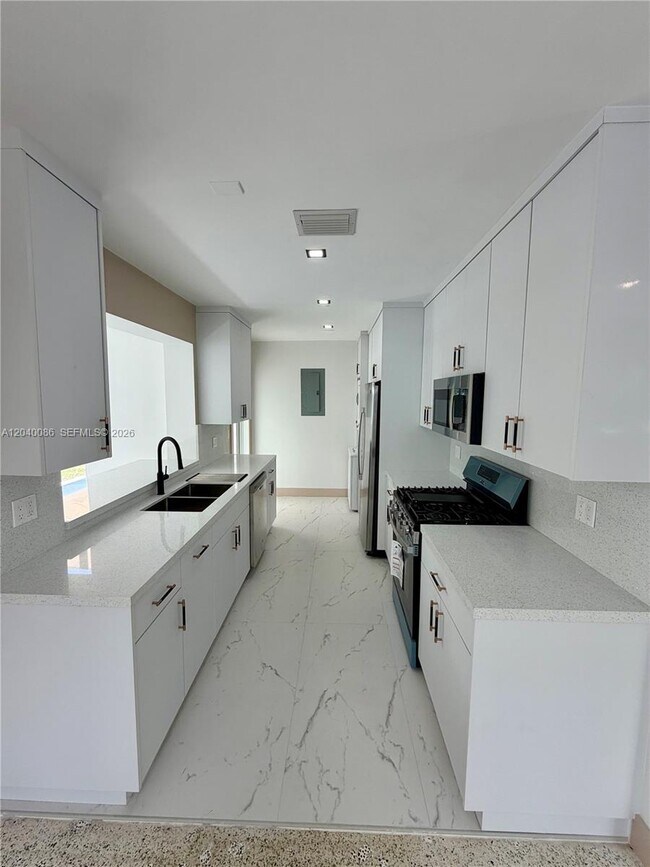 Building Photo - 8235 SW 62nd Pl