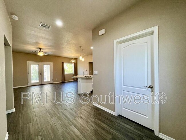 Building Photo - 2259 E Robby