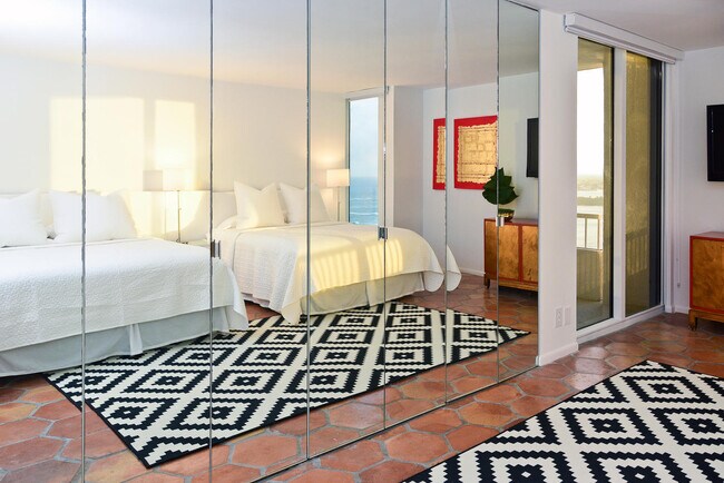 Building Photo - 5510 N Ocean Dr