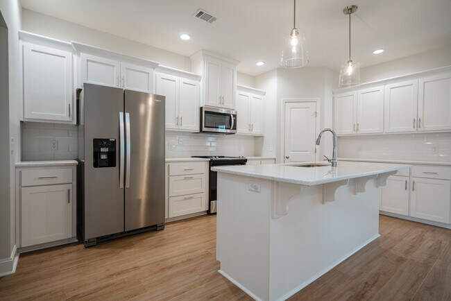 Building Photo - 106 Holland Dr