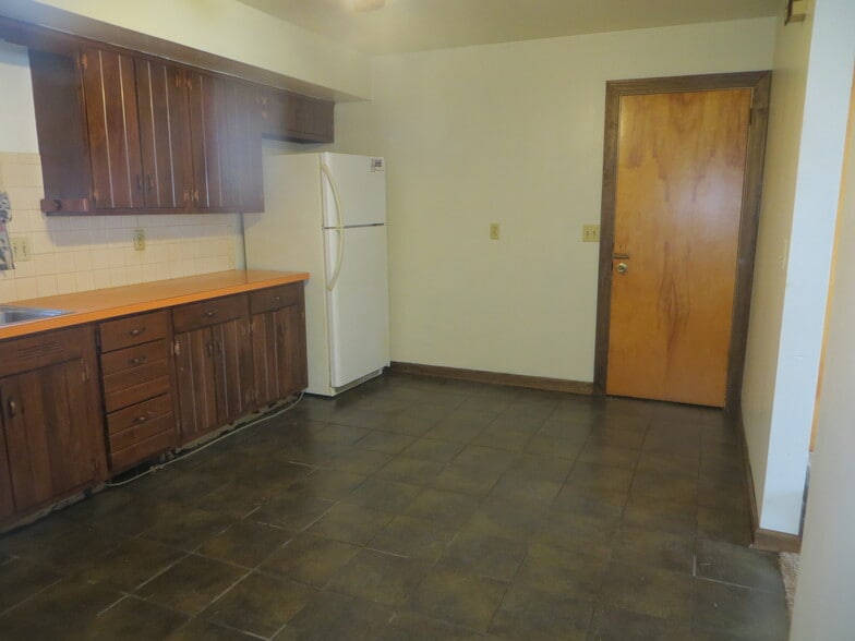 Building Photo - 1107 W Maple Ave S