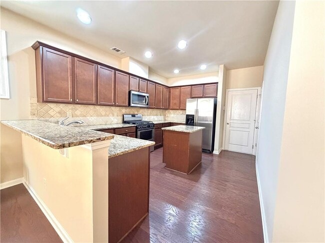 Building Photo - 6215 Crested Moss Dr
