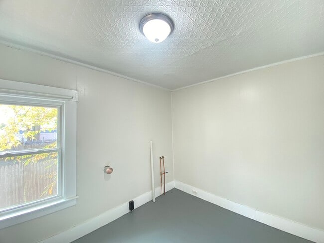 Building Photo - 348 Portland St