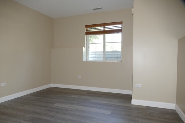 Building Photo - 237 S Oak Creek Ln