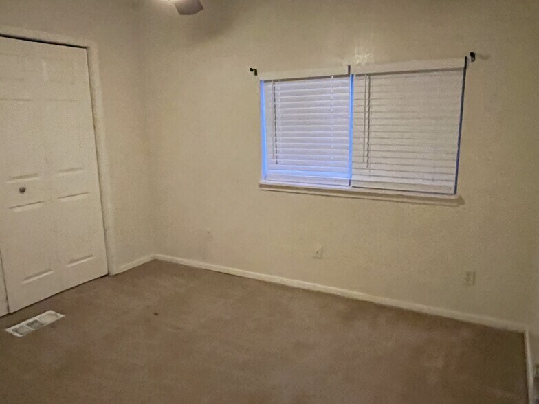 Second Bedroom - 424 Fry St