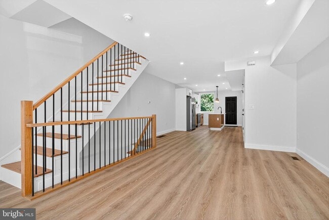 Building Photo - 5925 Woodcrest Ave
