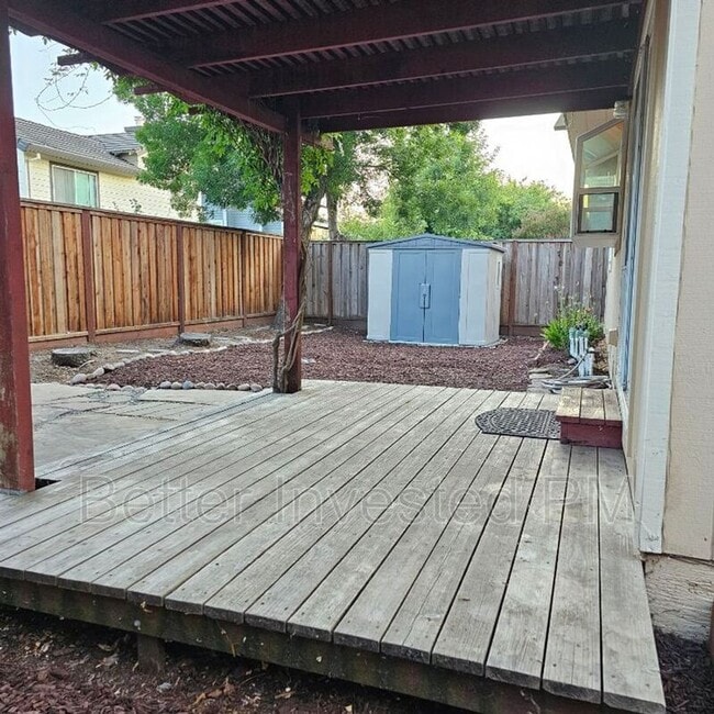 Building Photo - 674 Claudius Way