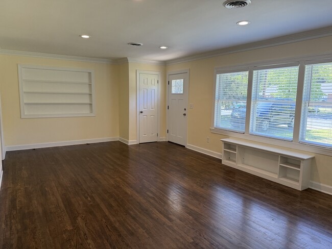 Building Photo - 421 Loblolly Ln