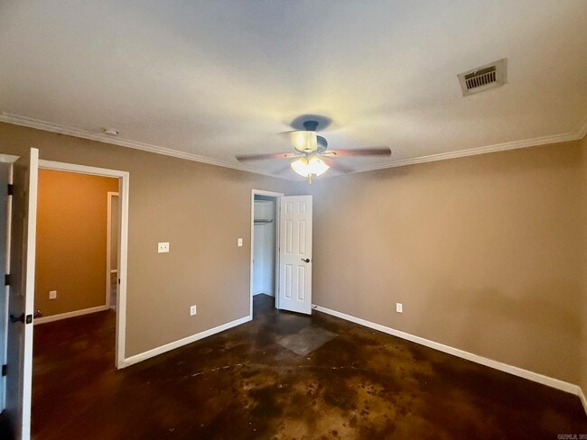 Building Photo - 8900 Eskabar Dr