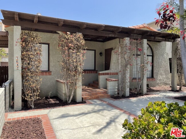 Building Photo - 3642 Empire Dr