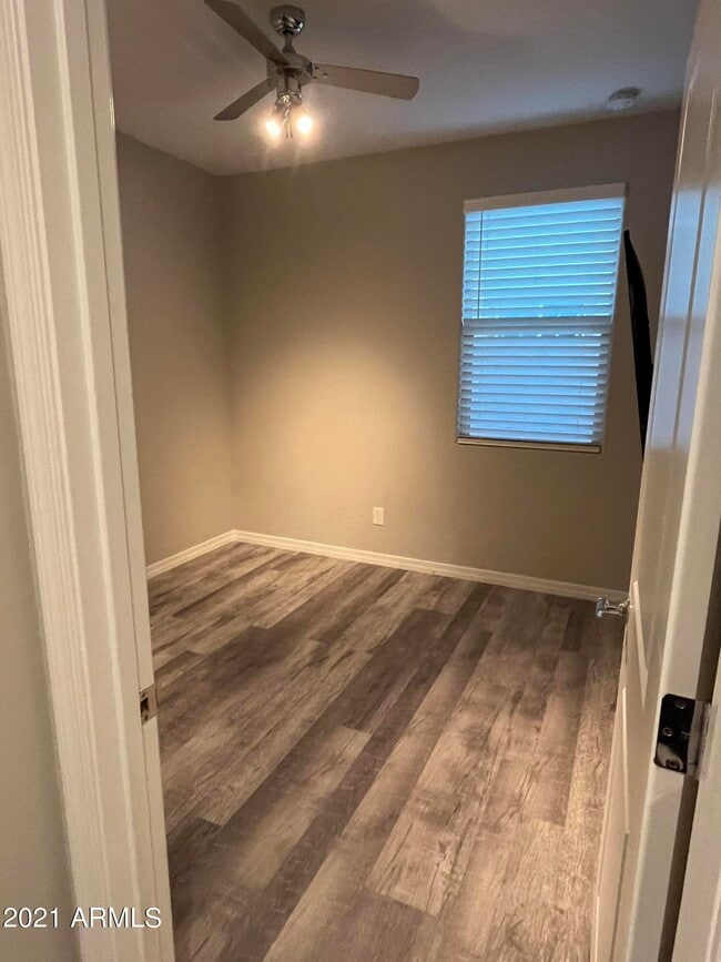 Building Photo - 5410 W Country Garden Ln