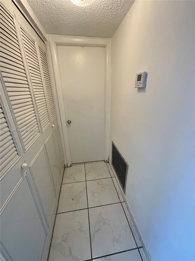 Building Photo - 1200 NE Miami Gardens Dr