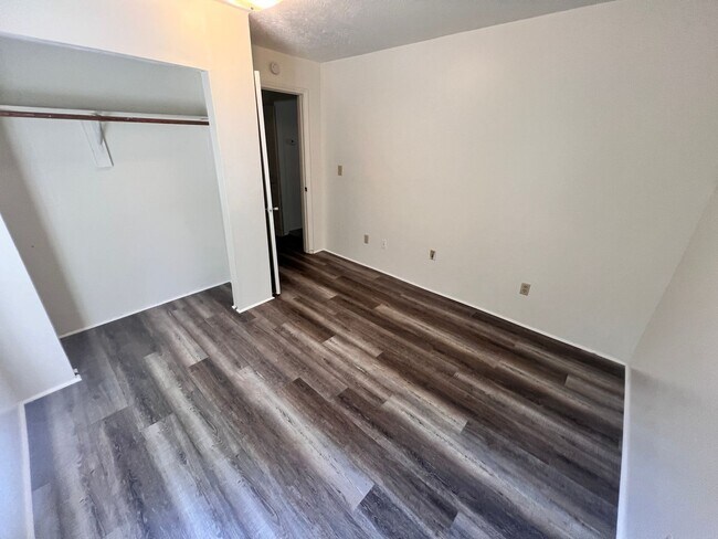 Building Photo - Blacksburg, 4 BR / 2.5 BA Townhouse, Available August