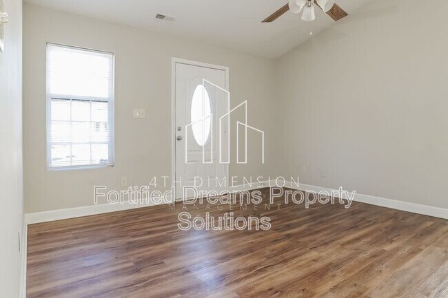 Building Photo - 4917 Trent Hill Dr