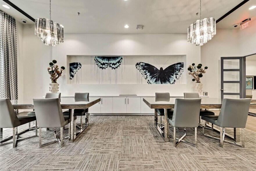 Building Photo - 101 S Center St