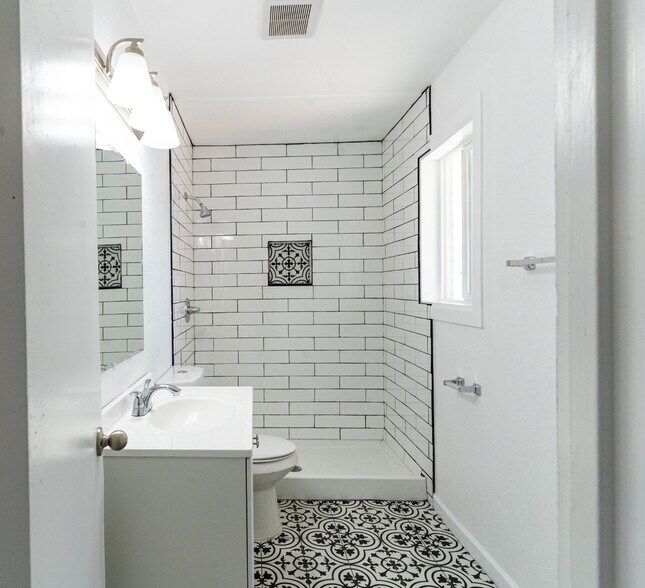 Building Photo - 4228 Dawn Ave