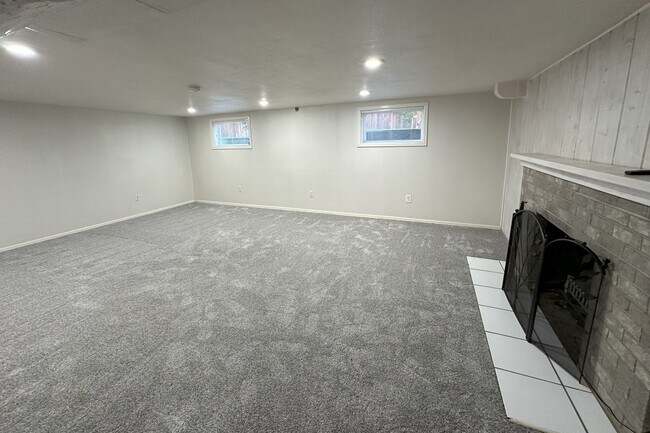 Building Photo - Shankland - 1825 4th