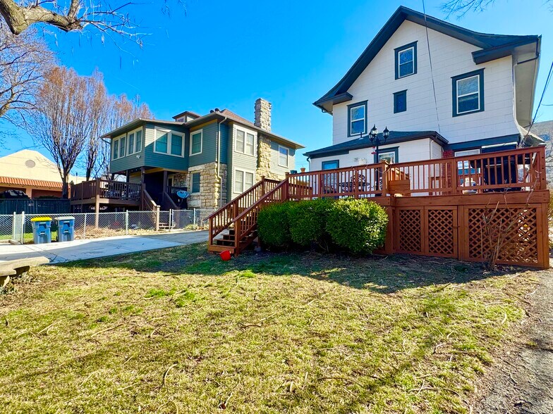 Building Photo - 3542 Pennsylvania Ave