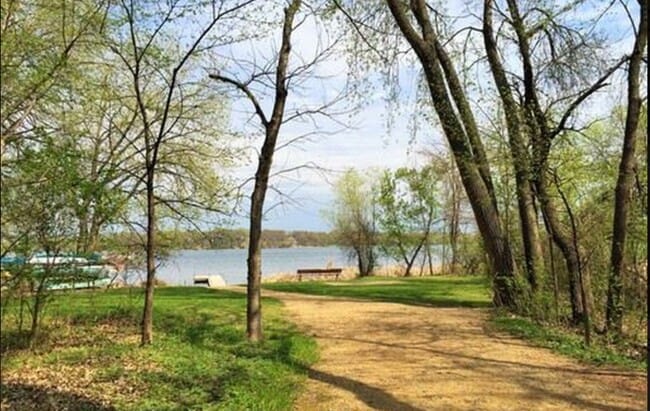 Building Photo - 362 W Eagle Lake Dr