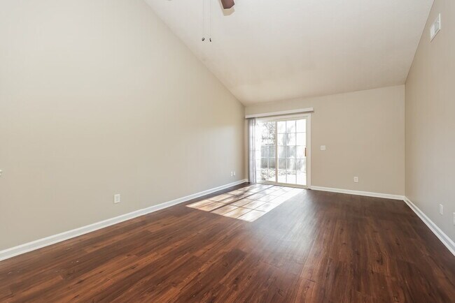 Building Photo - 605 Freedom Ct