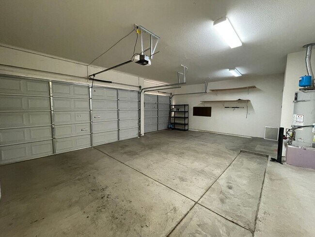 Building Photo - Stunning 4-Bedroom Home in Prime Folsom Location