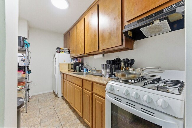 Building Photo - 201 St Pauls Ave