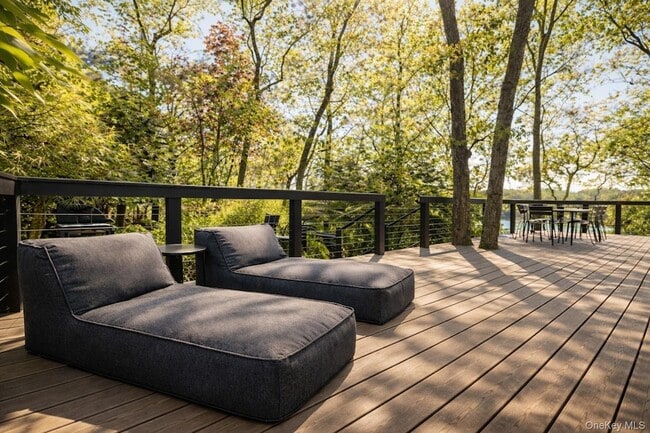 Building Photo - 15 Lake View Ct