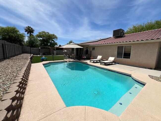 Building Photo - SOLAR & POOL HOME!