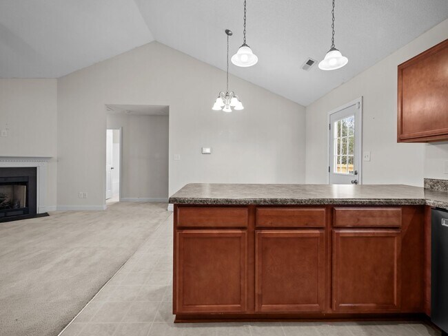 Building Photo - Welcome to Eastport!