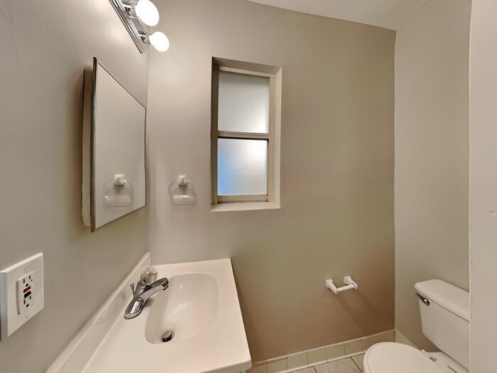 Building Photo - 8818 Ricardo Ln