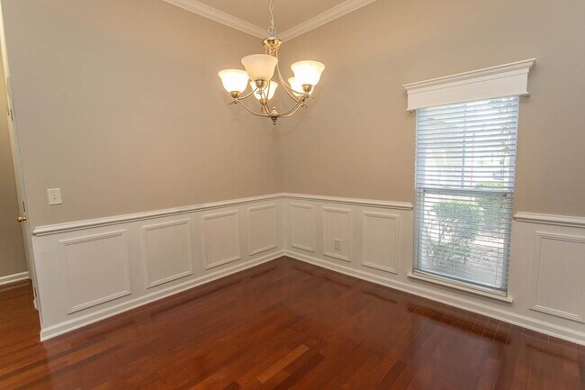 Building Photo - 384 Esher Ct