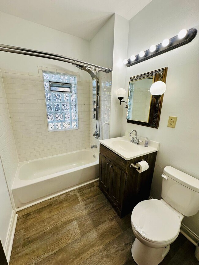 Building Photo - Charming 3-Bedroom Home in the Heart of So...