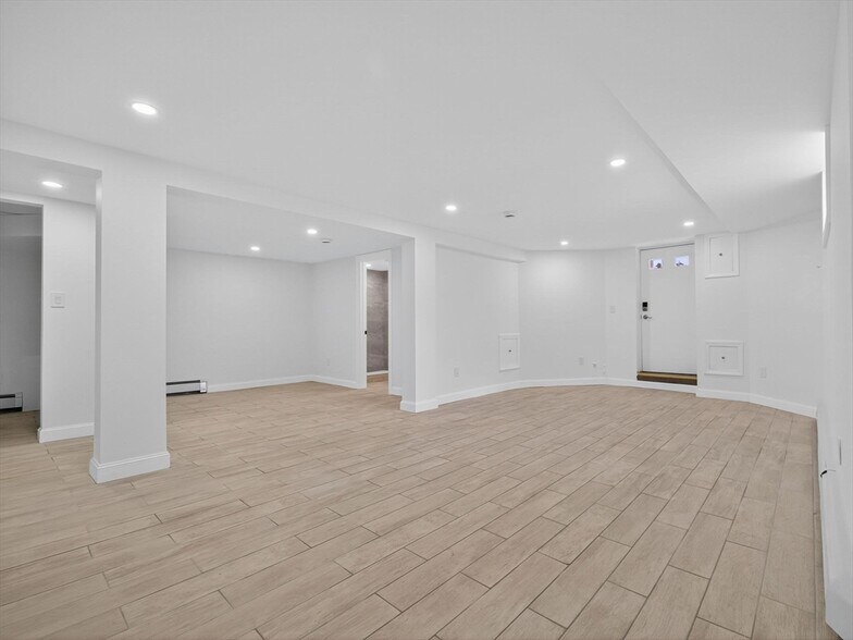 Building Photo - 425 Medford St